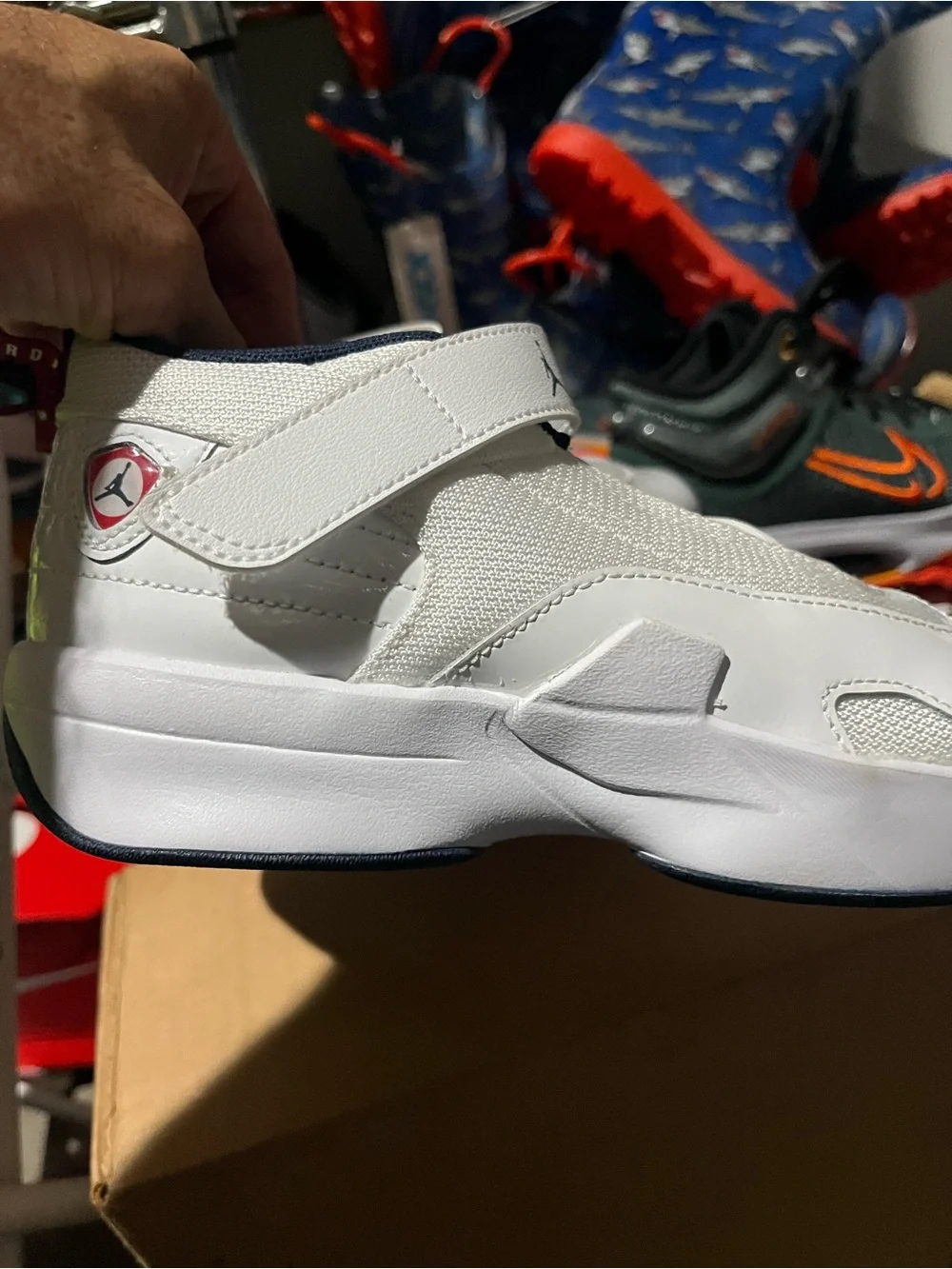 Nike  air Jordan Aura 6 PS. Fq8299-100White and Navy Strap Sneakers with Jumpman